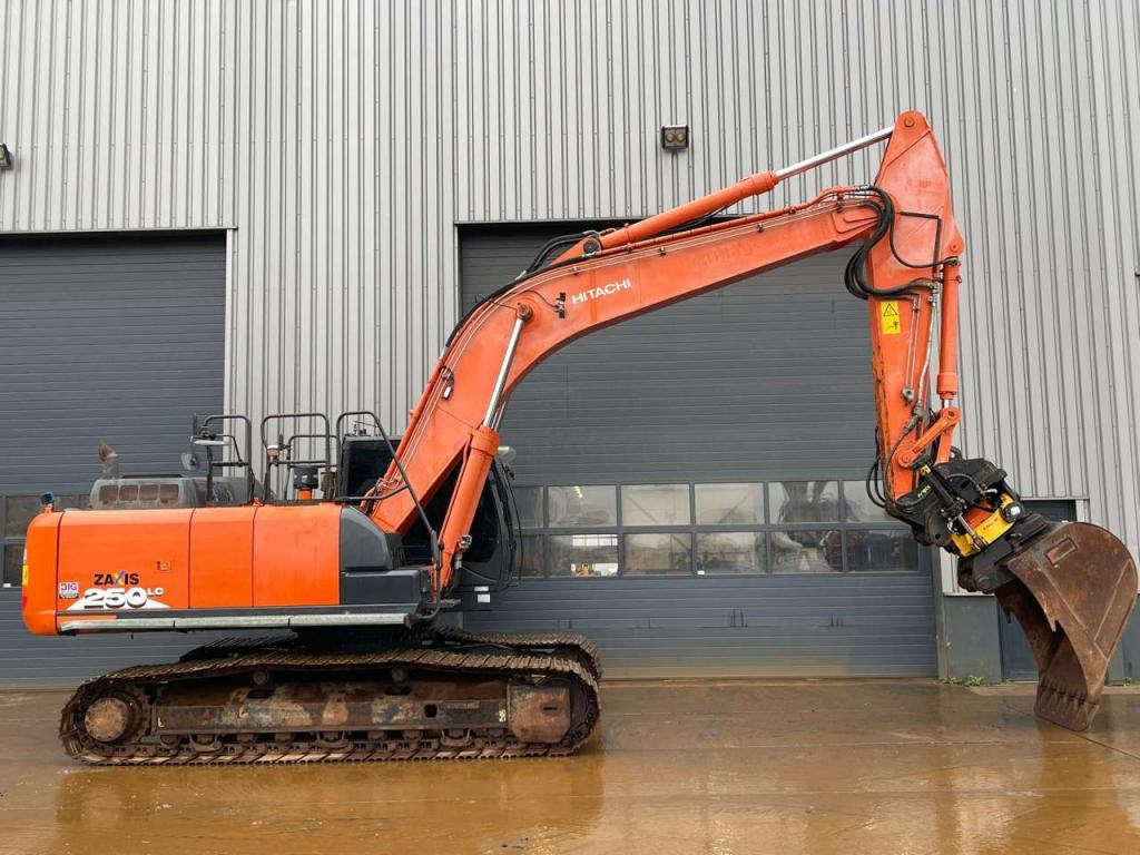 Hitachi ZX250LC-6 Photo 6
