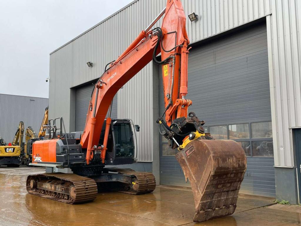 Hitachi ZX250LC-6 Photo 7