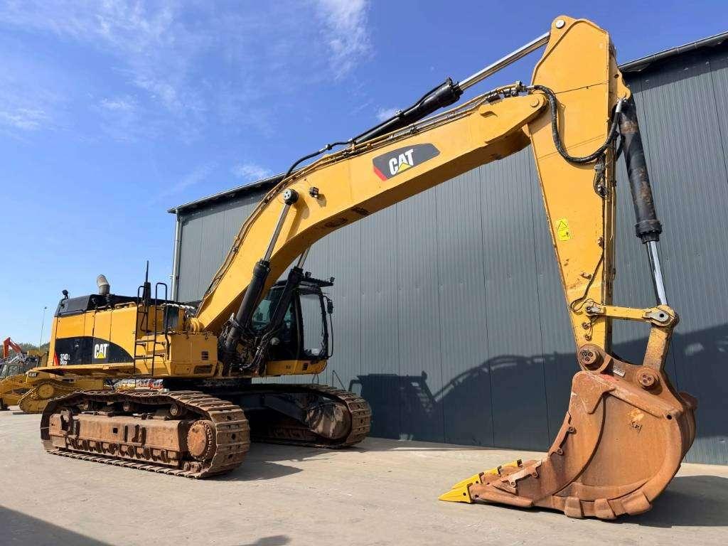Caterpillar 374D L Photo 3