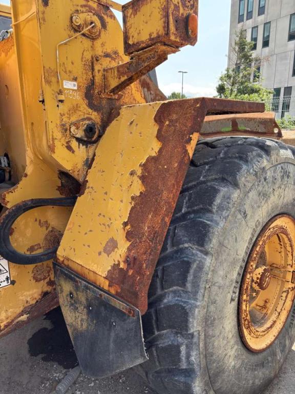 Volvo Front and rear mudguards for Volvo L120C and L120D. Photo 1