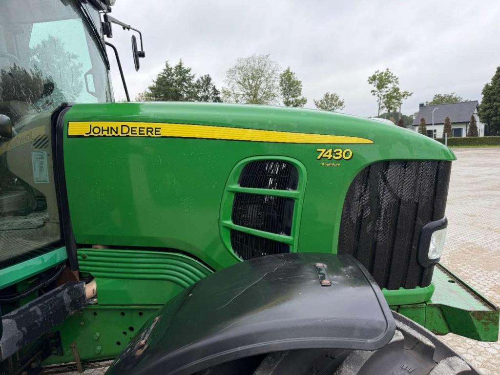 John Deere 7430 Excellent condition Photo 12