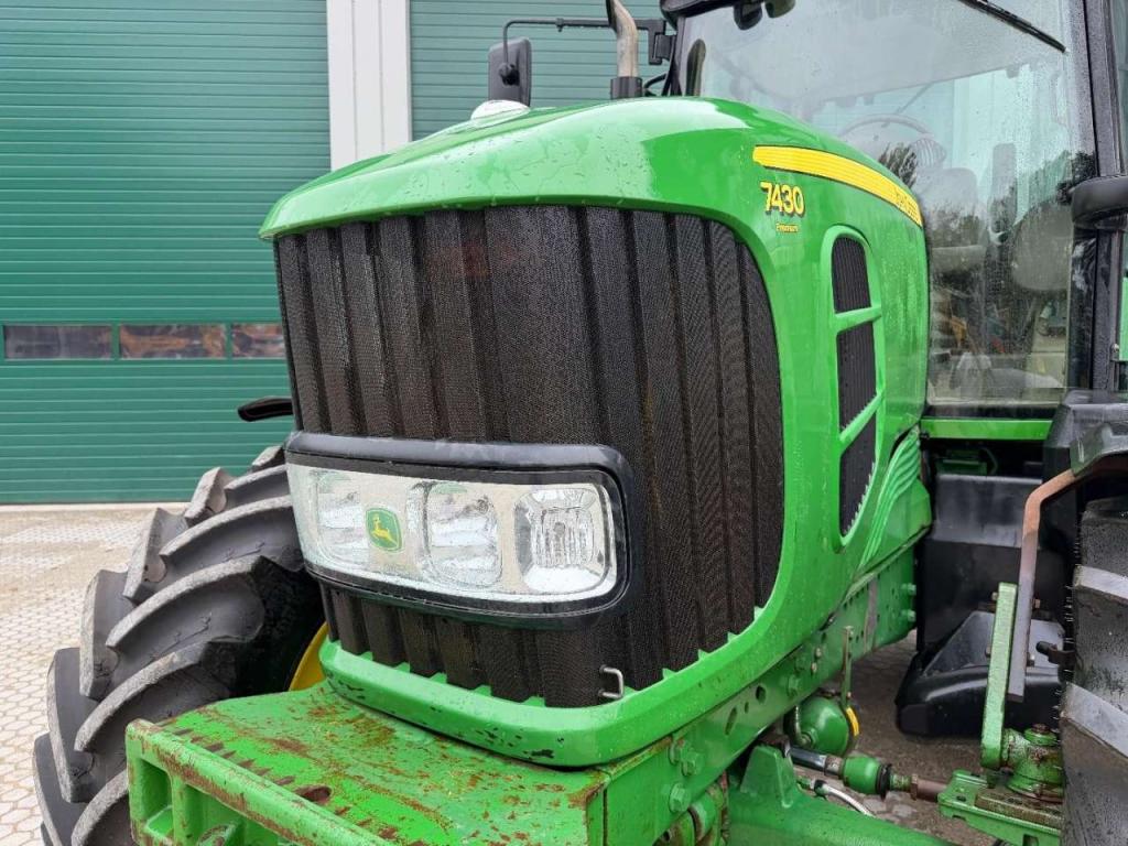 John Deere 7430 Excellent condition Photo 16