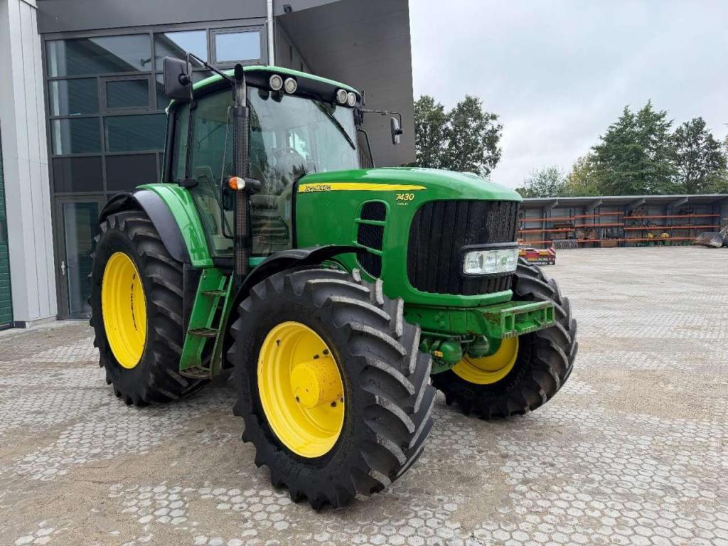 John Deere 7430 Excellent condition Photo 2