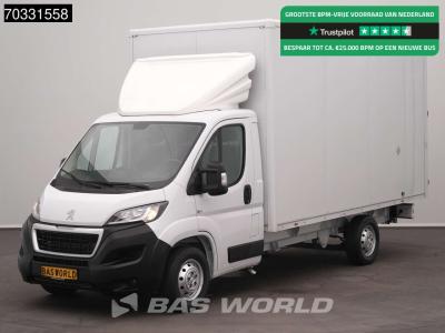 Peugeot Boxer 140PK Bakwagen Achterdeuren Airco Cruise Koffer Meubelbak Airco Cruise control en vente par BAS World B.V.