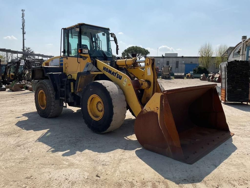 Komatsu WA320-5 Photo 1