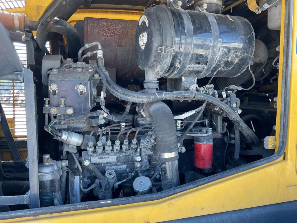 Komatsu WA320-5 Photo 8