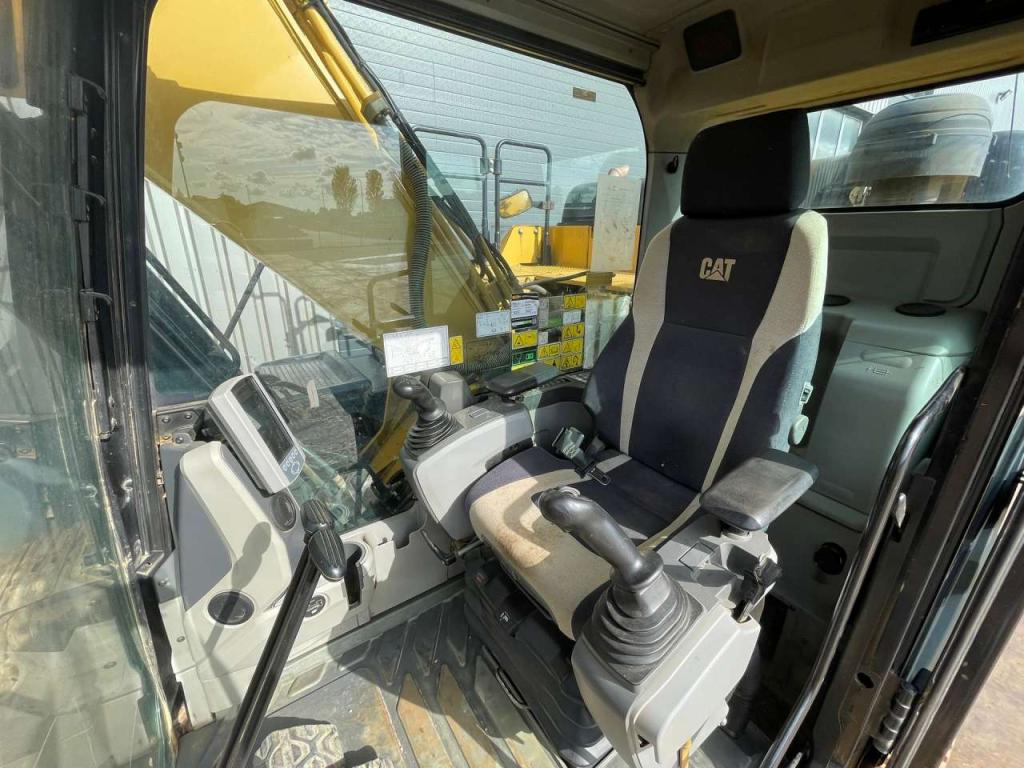 Caterpillar 324EL Photo 21