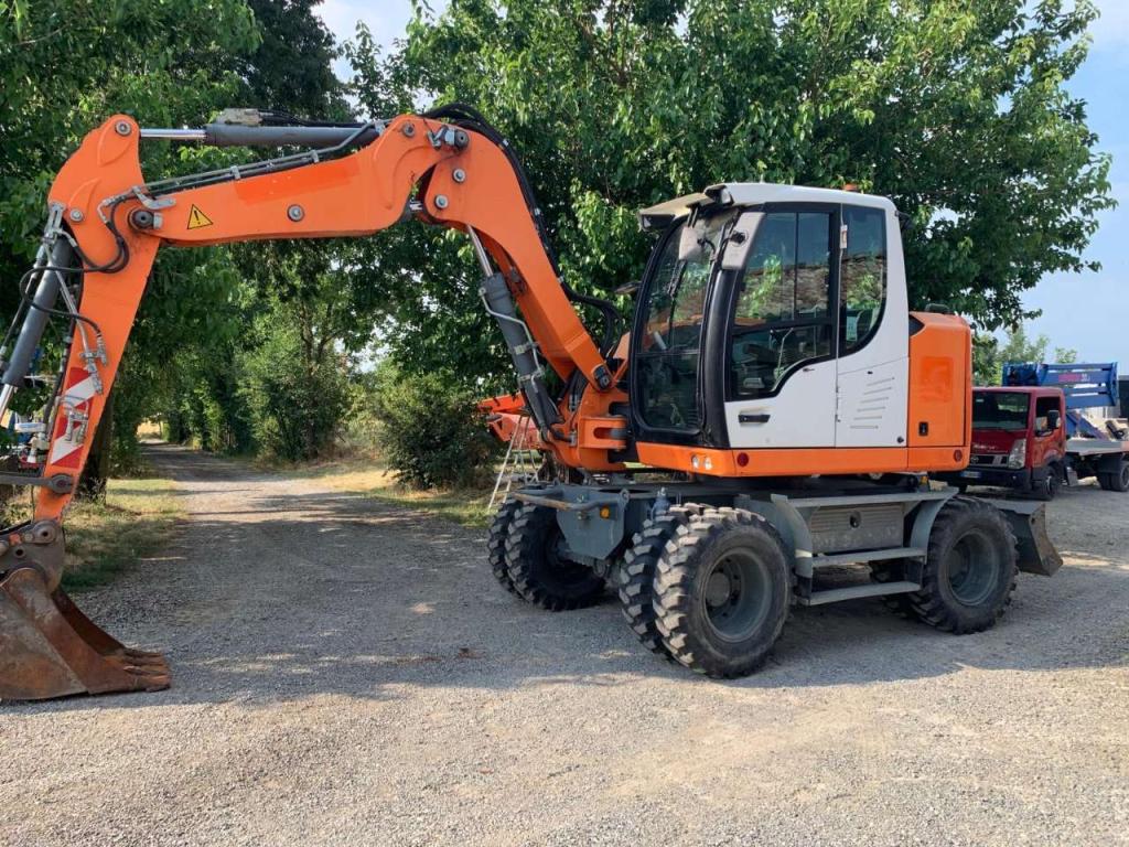 Liebherr A910 COMPACT Photo 4