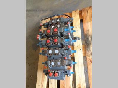 Distributeur hydraulique pour Liebherr 924 B en vente par PRV Ricambi Srl