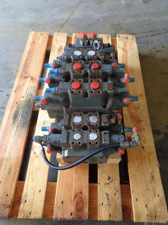 Distributeur hydraulique pour Liebherr 924 B Photo 2