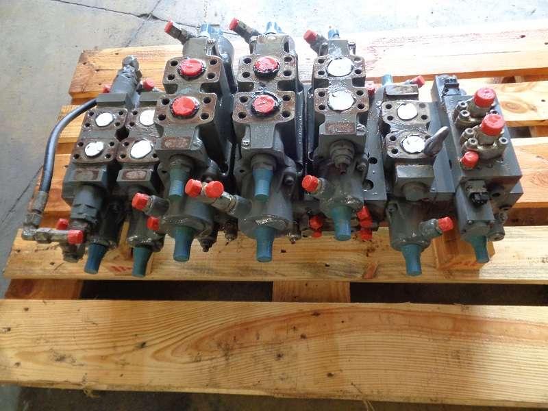 Distributeur hydraulique pour Liebherr 924 B Photo 4