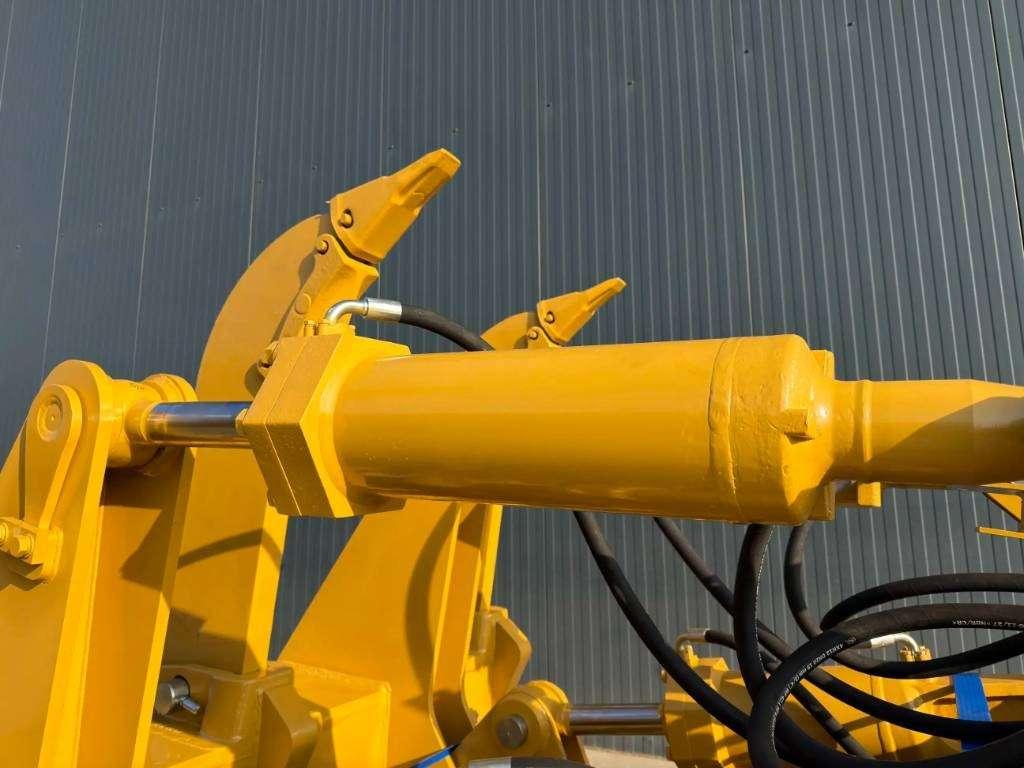 Caterpillar D8T Multi Shank Ripper Photo 7