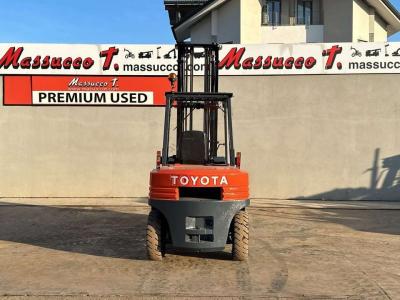 Toyota 02-5FD40 en vente par Massucco T. Srl