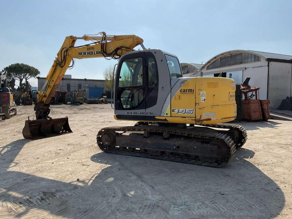 New Holland E145 Photo 2