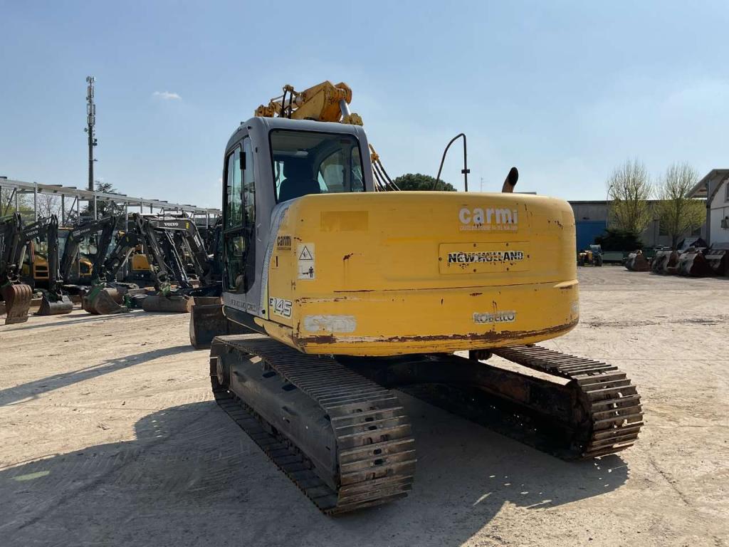 New Holland E145 Photo 3