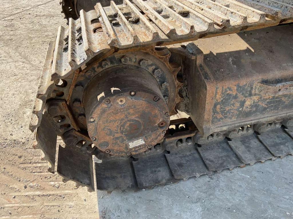 New Holland E145 Photo 8