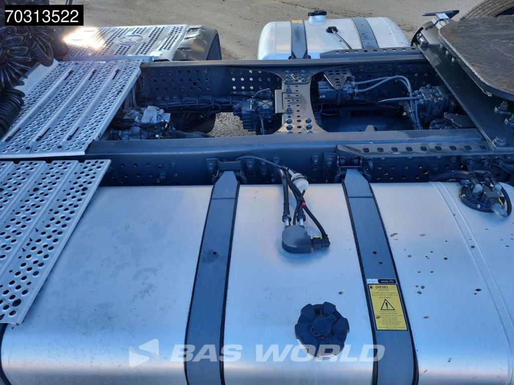 Mercedes-Benz Actros 1845 4X2 Bigspace Lowdeck Mirrorcam 2x Tank Photo 14