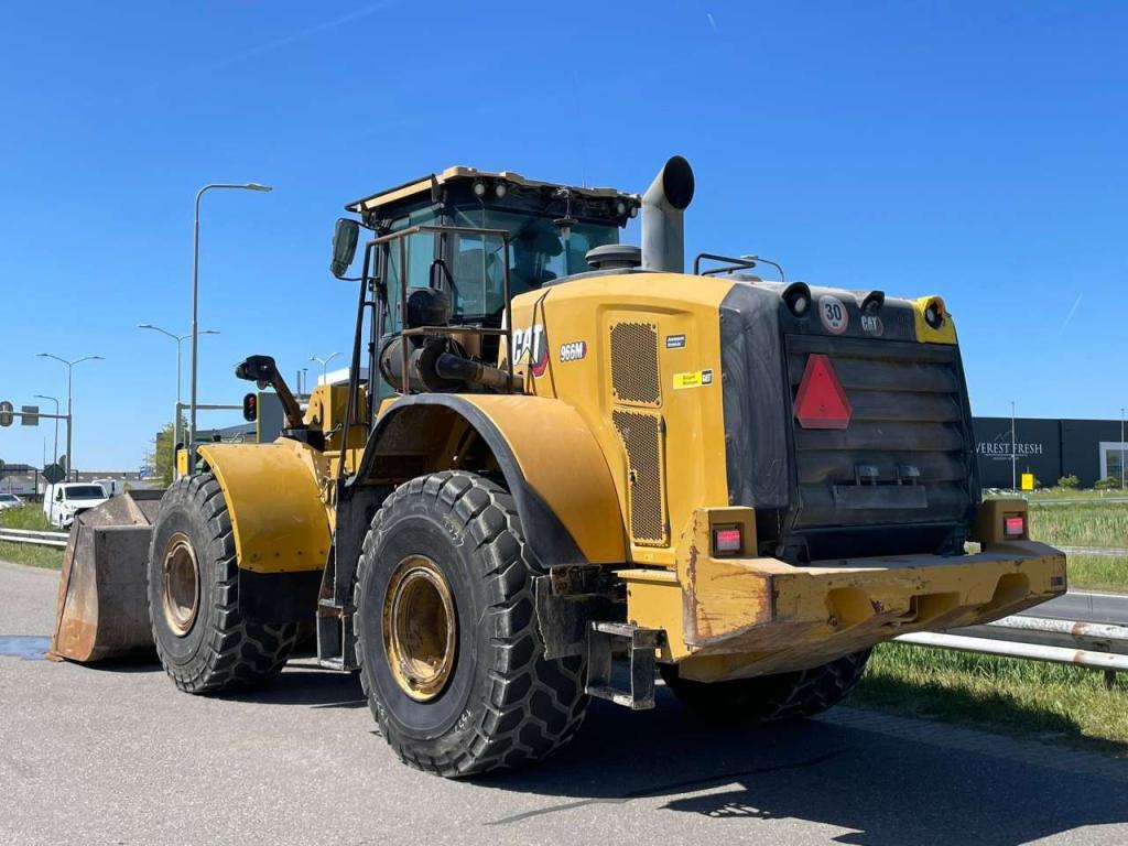 Caterpillar 966M Photo 2