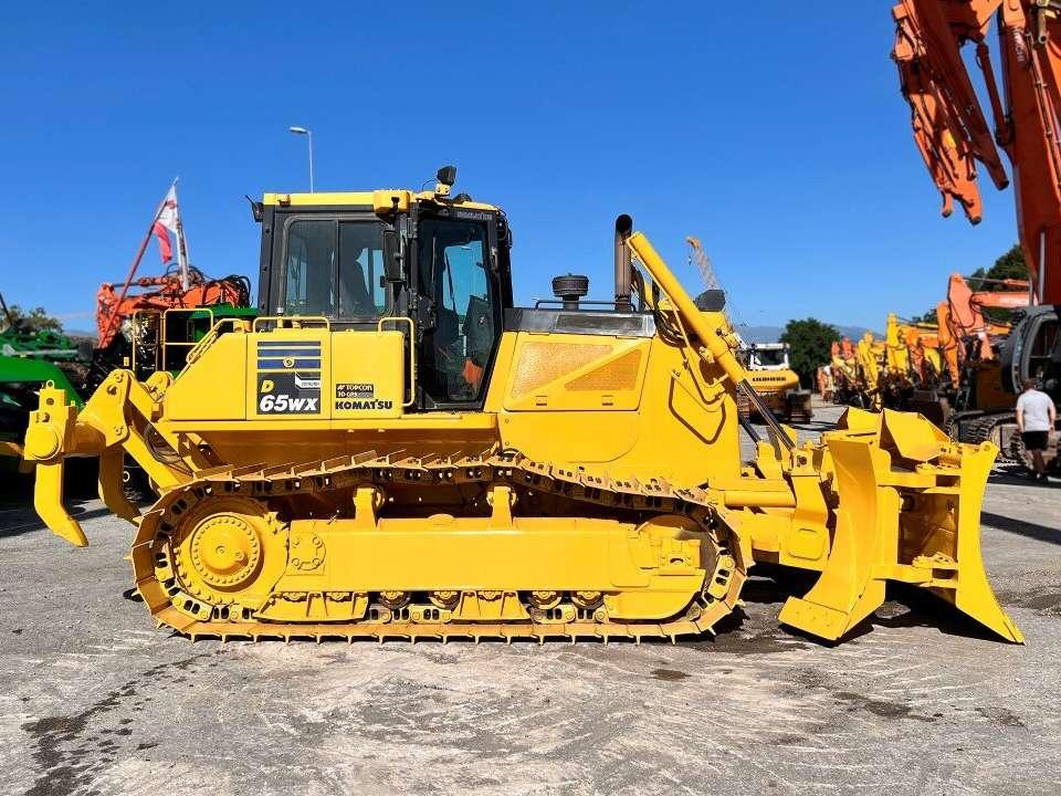 Komatsu D65 Photo 14