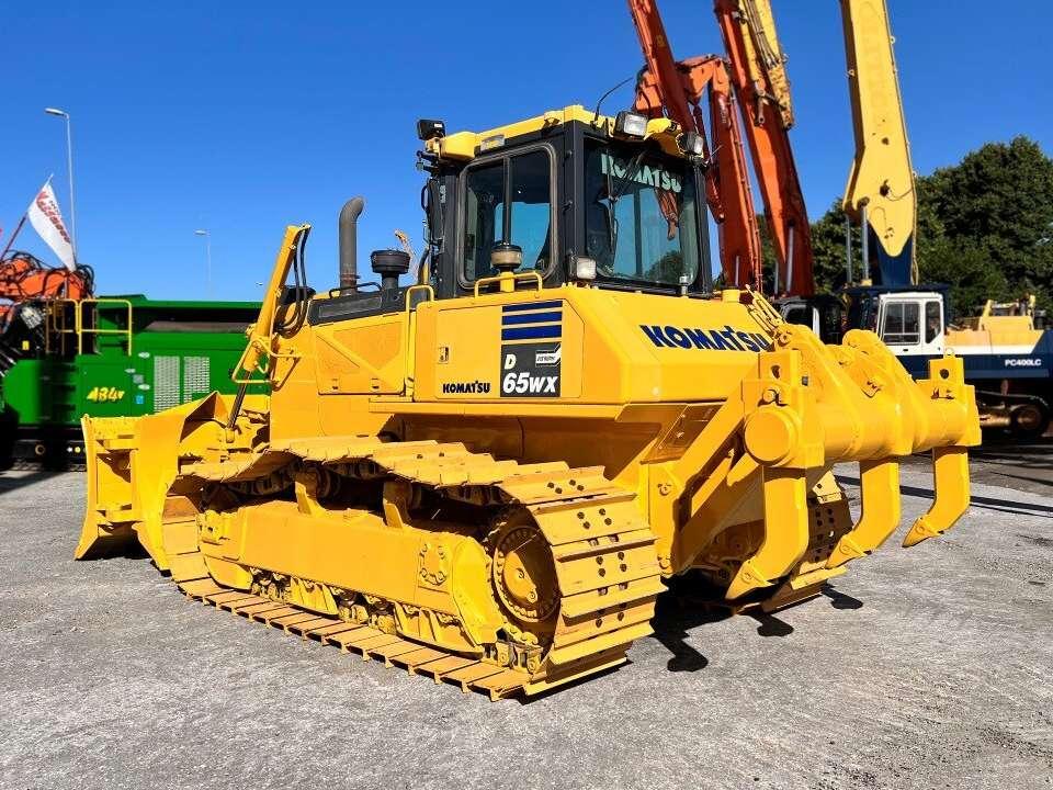 Komatsu D65 Photo 3