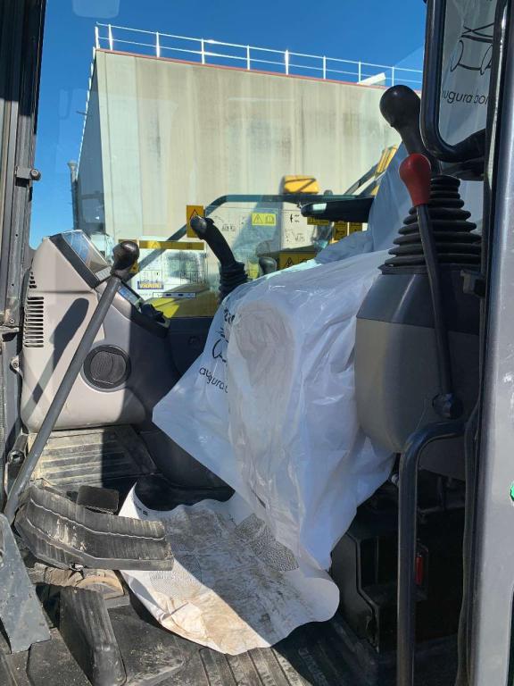 Komatsu PC88MR-10 Photo 3