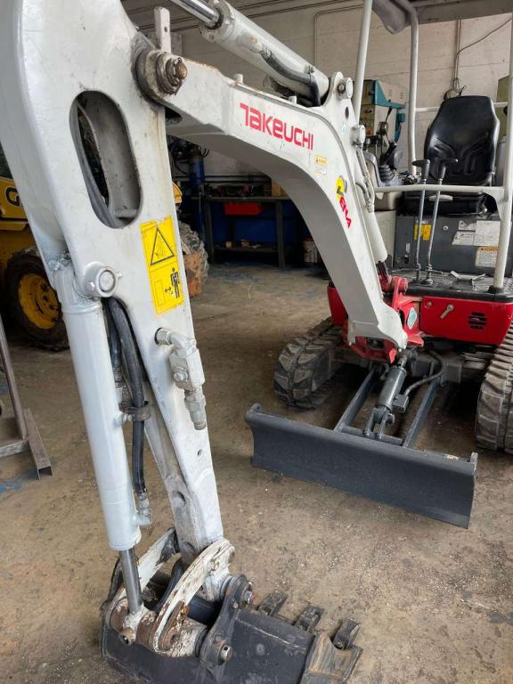 Takeuchi TB216 Photo 4