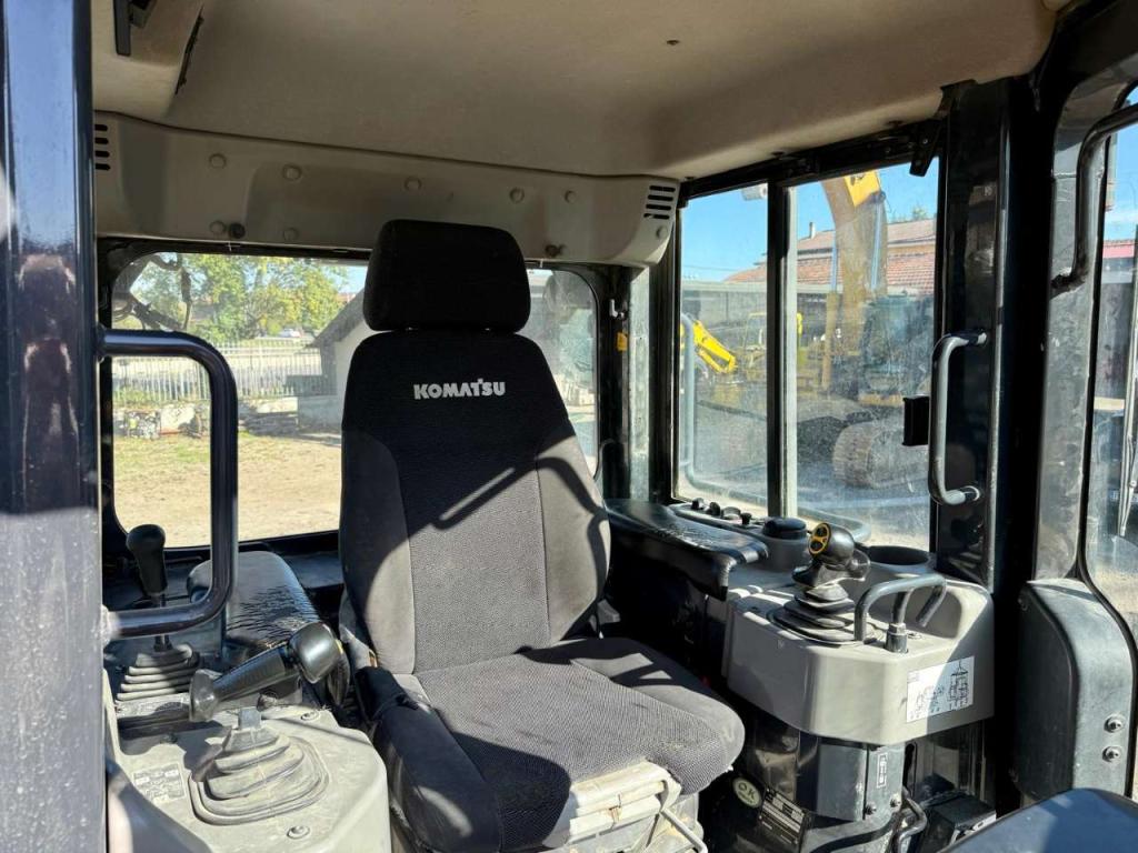 Komatsu D61EX-24 Photo 18