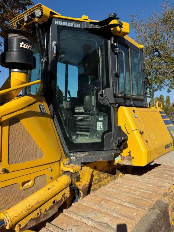 Komatsu D61EX-24 Photo 9