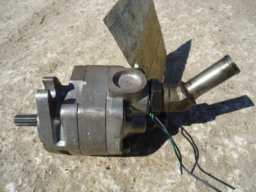 Pompe hydraulique de servomécanisme pour Fiat Hitachi W130 Photo 2