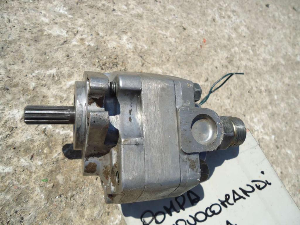 Pompe hydraulique de servomécanisme pour Fiat Hitachi W130 Photo 3