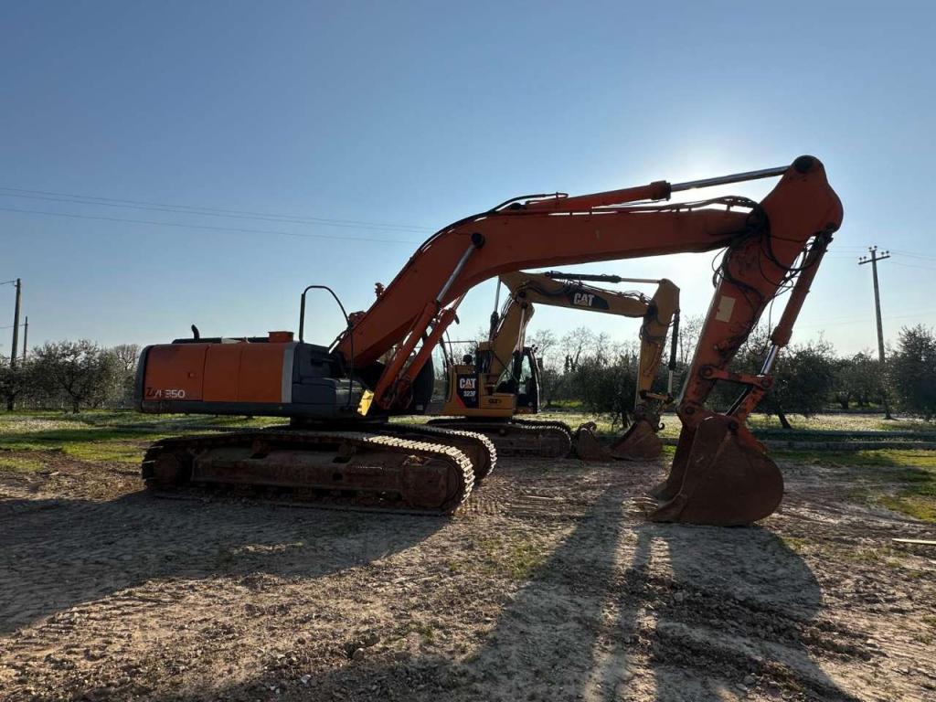 Hitachi ZX350LCN Photo 8