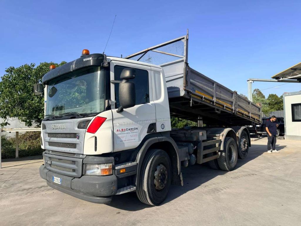 Scania 320 Photo 10