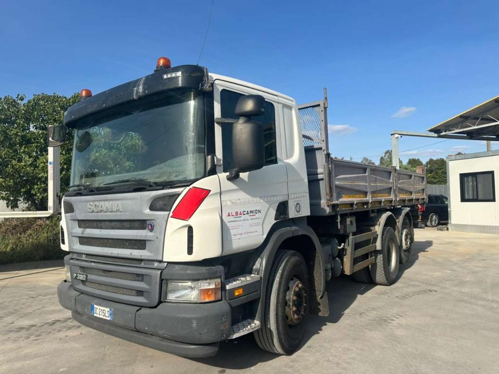 Scania 320 Photo 2