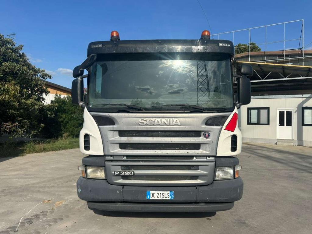 Scania 320 Photo 7