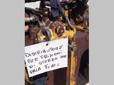 Distributeur hydraulique pour Fiat Allis FL10C en vente par OLM 90 Srl