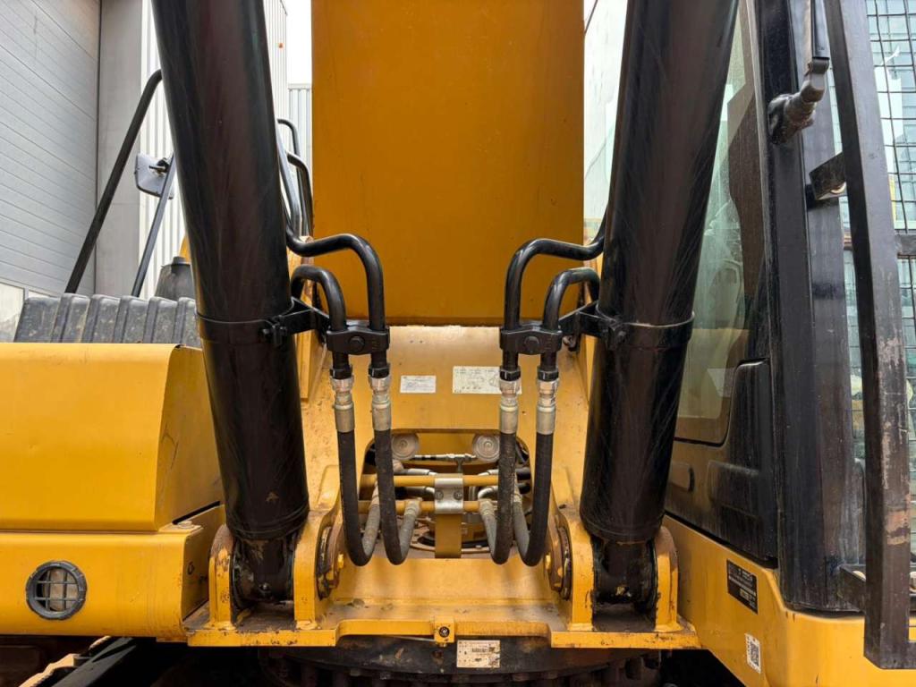 Caterpillar 330GC Photo 10