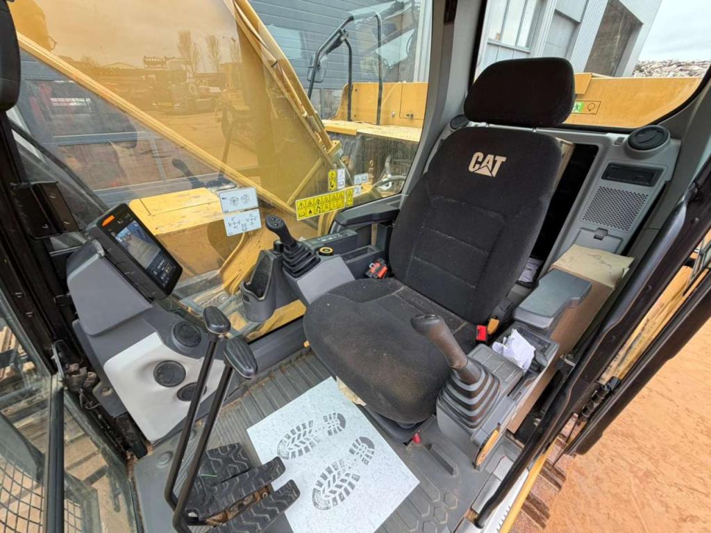Caterpillar 330GC Photo 21