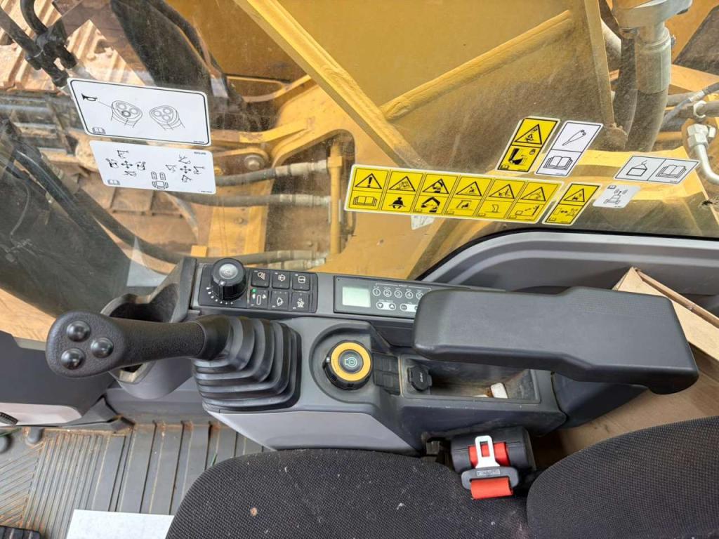 Caterpillar 330GC Photo 22