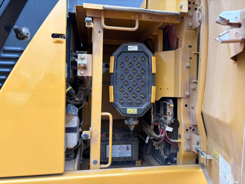 Caterpillar 330GC Photo 27