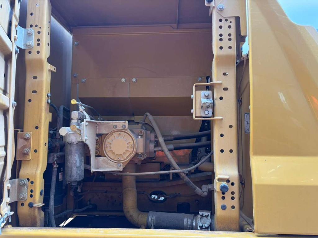 Caterpillar 330GC Photo 29