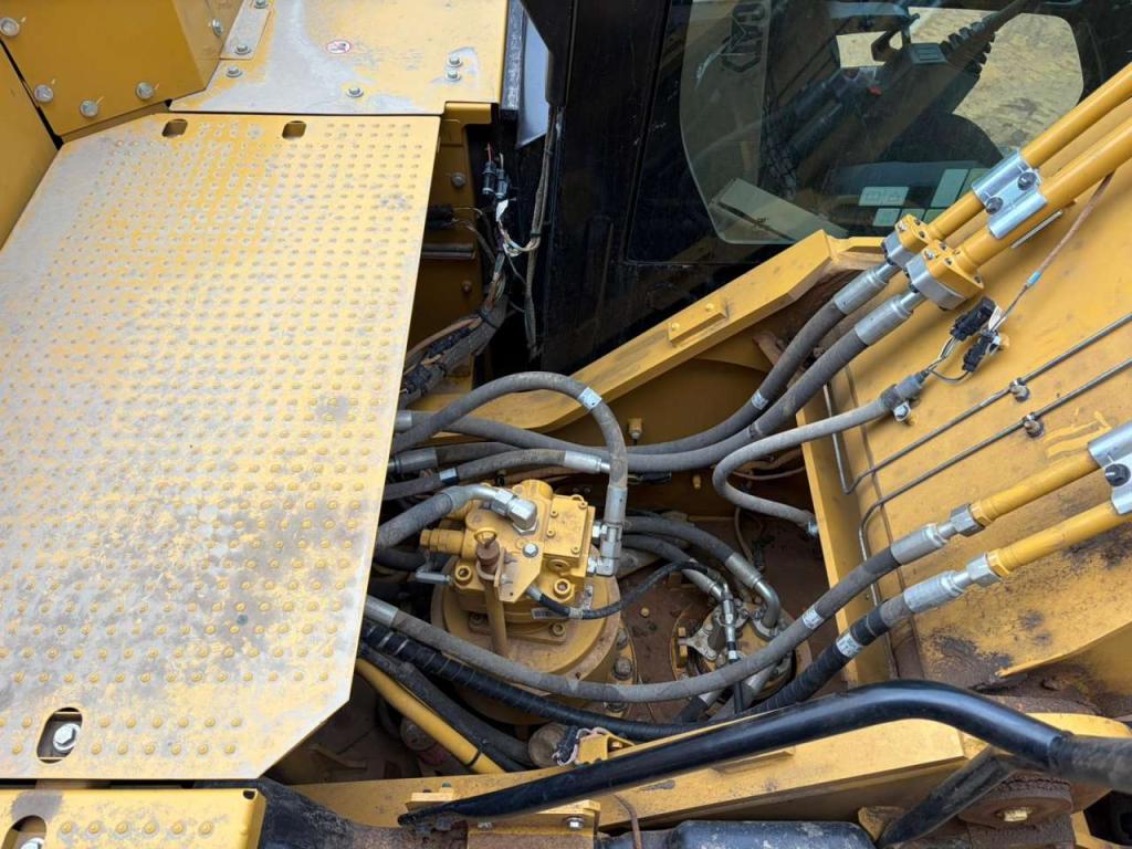 Caterpillar 330GC Photo 30