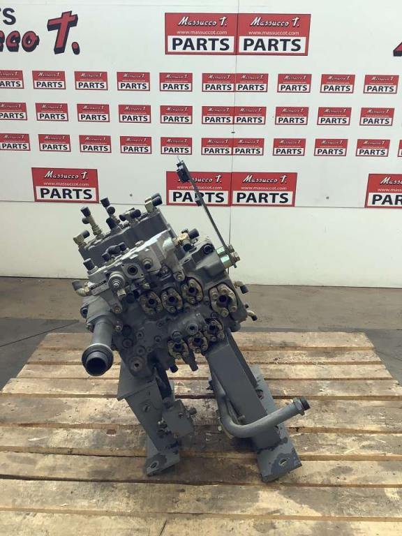 Distributeur hydraulique pour Hitachi ZX135US Photo 3