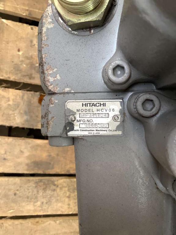 Distributeur hydraulique pour Hitachi ZX135US Photo 6