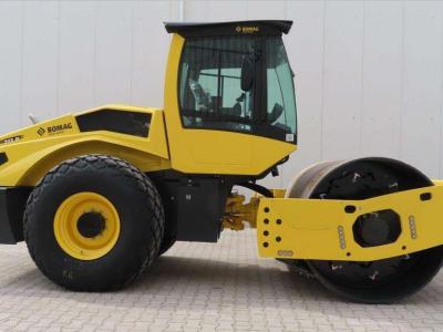 Bomag BW213 D-5 PL en vente par Bove Verhuur & Verkoop