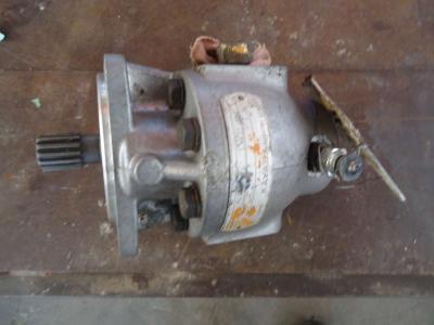 Pompe de direction assistée pour Fiat Kobelco W270 - CODICE 76044538 en vente par OLM 90 Srl