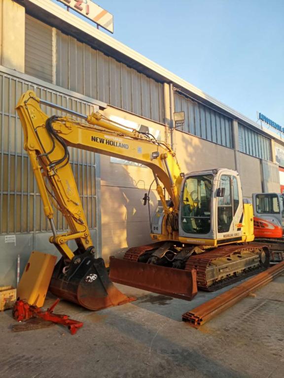 New Holland E135-B SR2 Photo 2