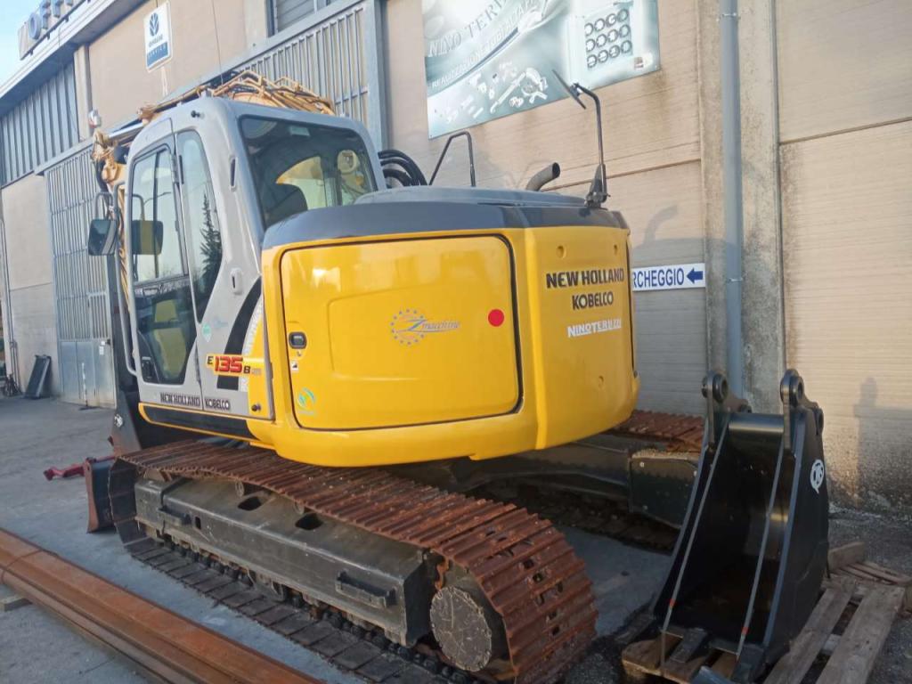 New Holland E135-B SR2 Photo 8