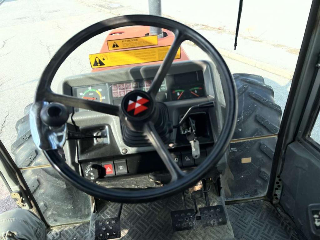 Massey Ferguson MF3655 4X4 Photo 8