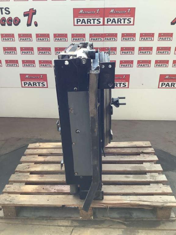 Radiateur pour Hitachi ZX130 Photo 2