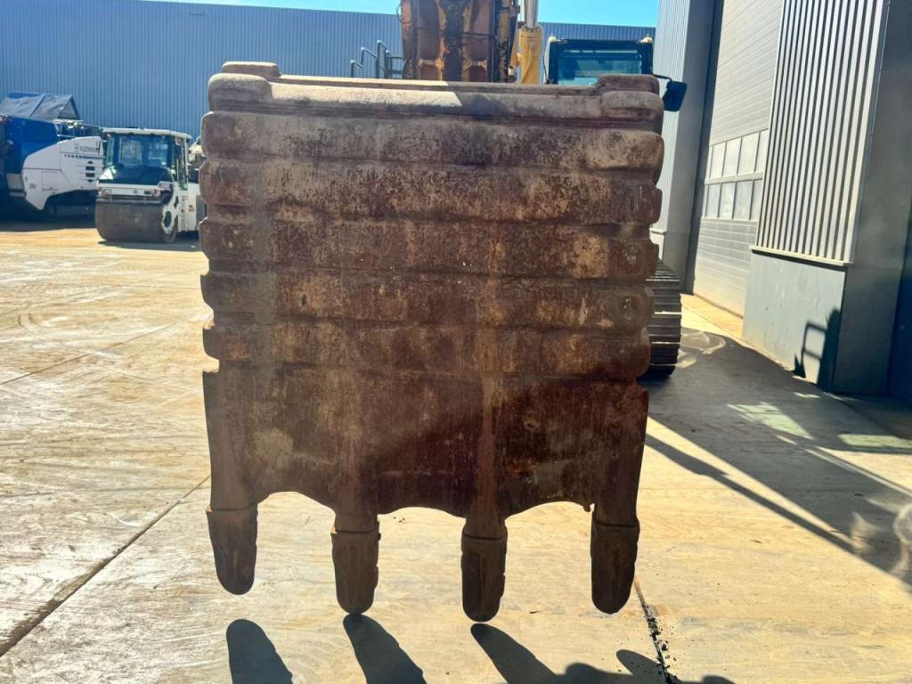 Komatsu PC360LC-11E0 Photo 13